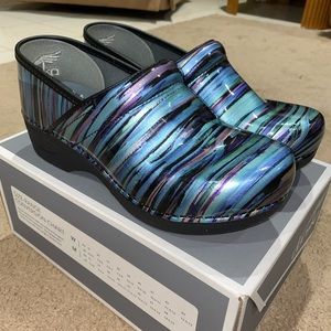 Dansko XP 2.0 Shoe size 39.  U.S women's 8.5-9.